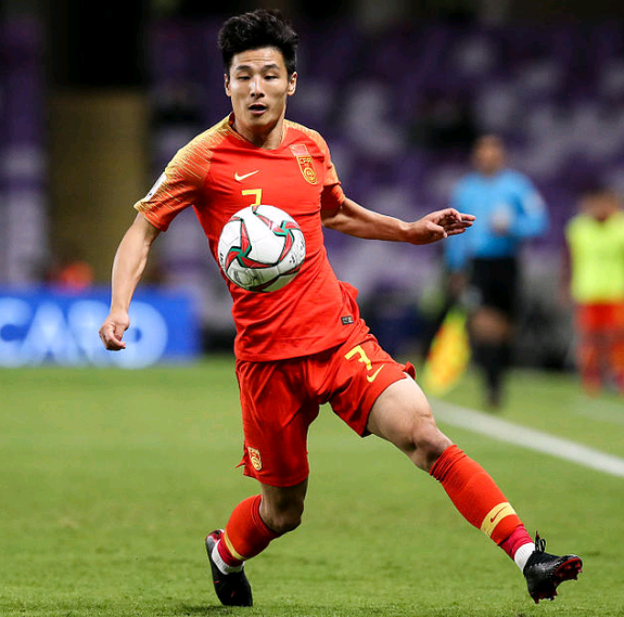 关于法兰克福训练开放日，今晚绝杀压哨引欢呼，西甲在即，数据趋势出现新变化的信息-开云网页版